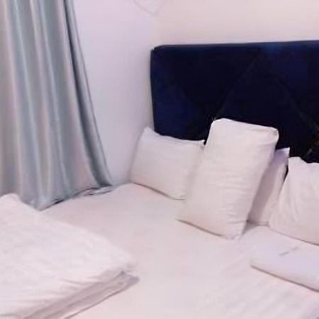 Charles Groove Hotel & Suit Порт Харкорт Екстериор снимка