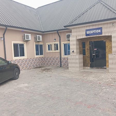 Charles Groove Hotel & Suit Порт Харкорт Екстериор снимка