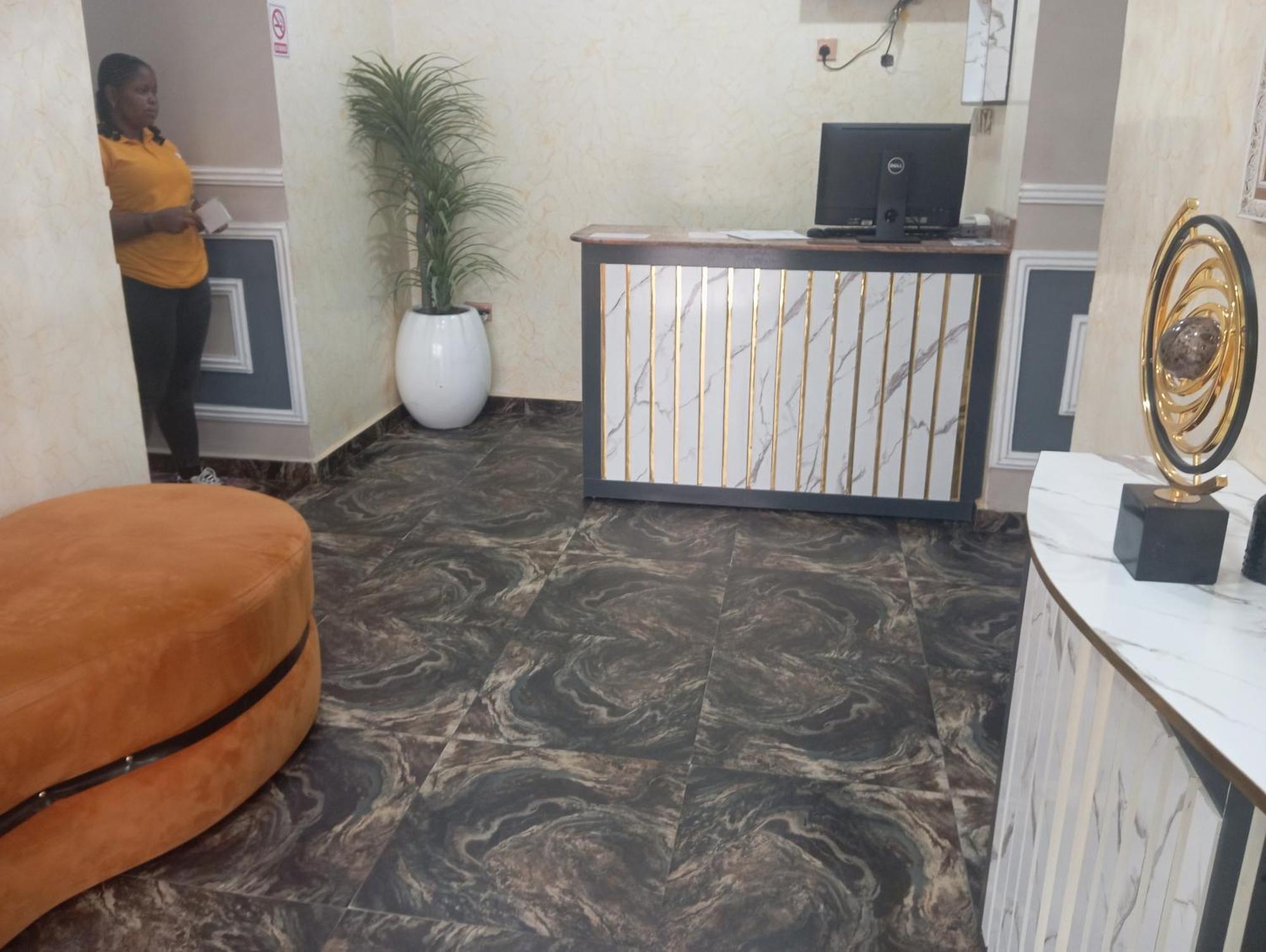 Charles Groove Hotel & Suit Порт Харкорт Екстериор снимка